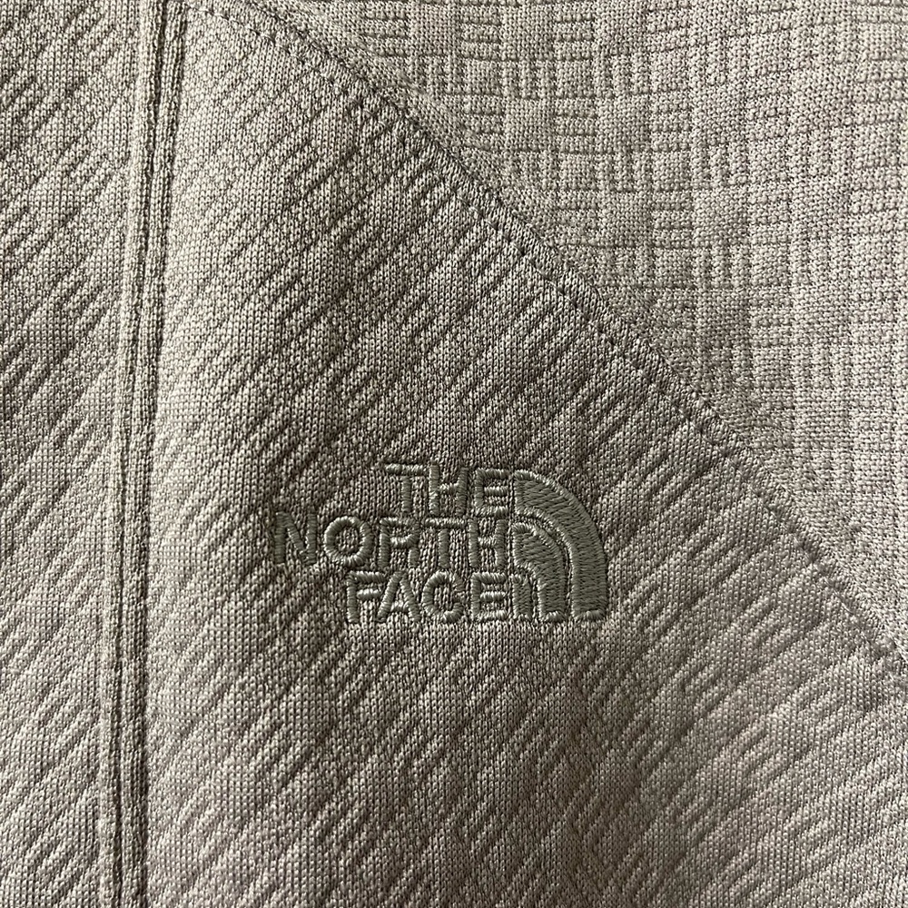 Women’s North Face Bomber Jacket - Picture 7 of 7